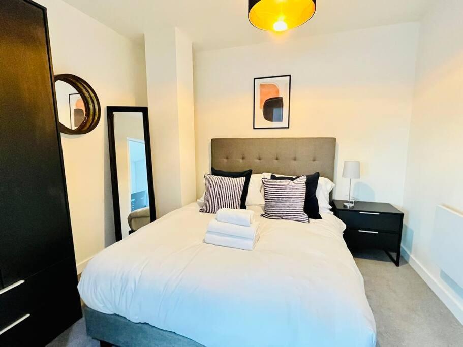 Modern One Bedroom Apartment Near Old Trafford Stadium Manchester Exteriör bild